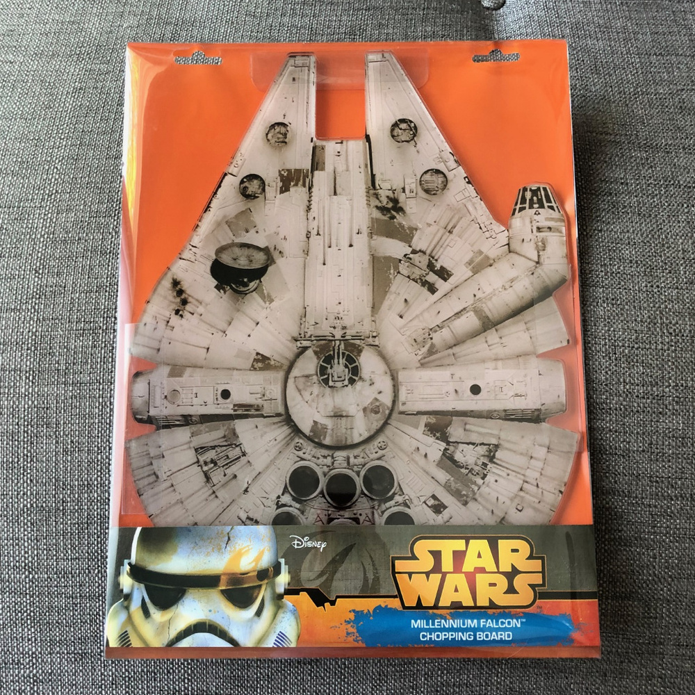 NIB Star Wars Millennium Falcon Chopping Board